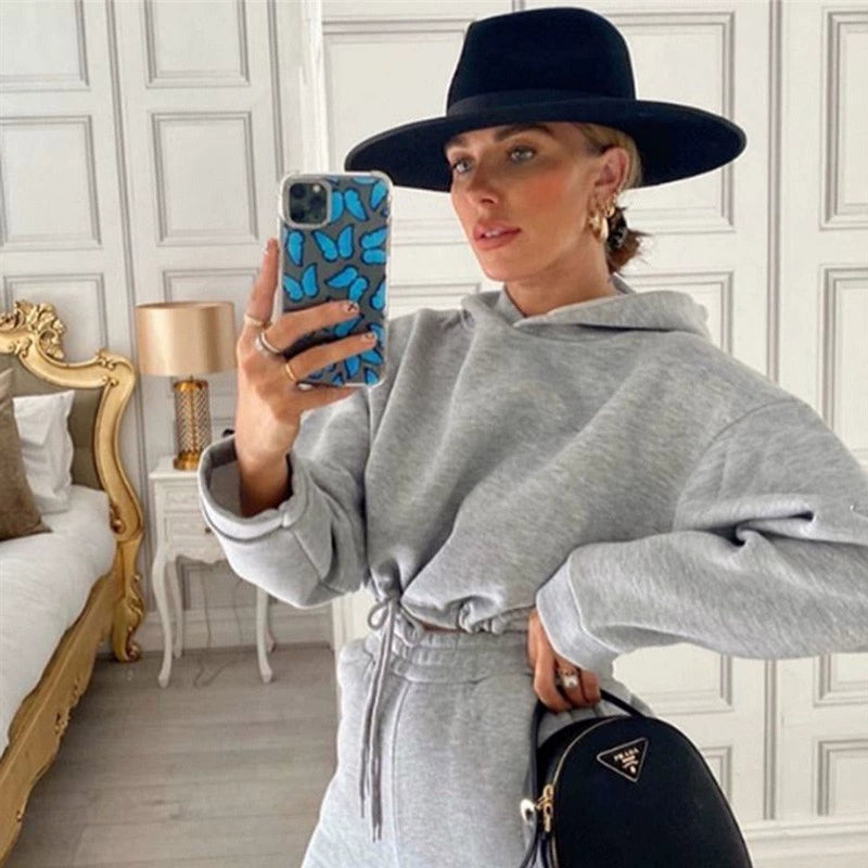 Stilren Tvådelad Sportdräkt för Kvinnor - Långärmad Casual Outfit med Skräddarsydd Midja