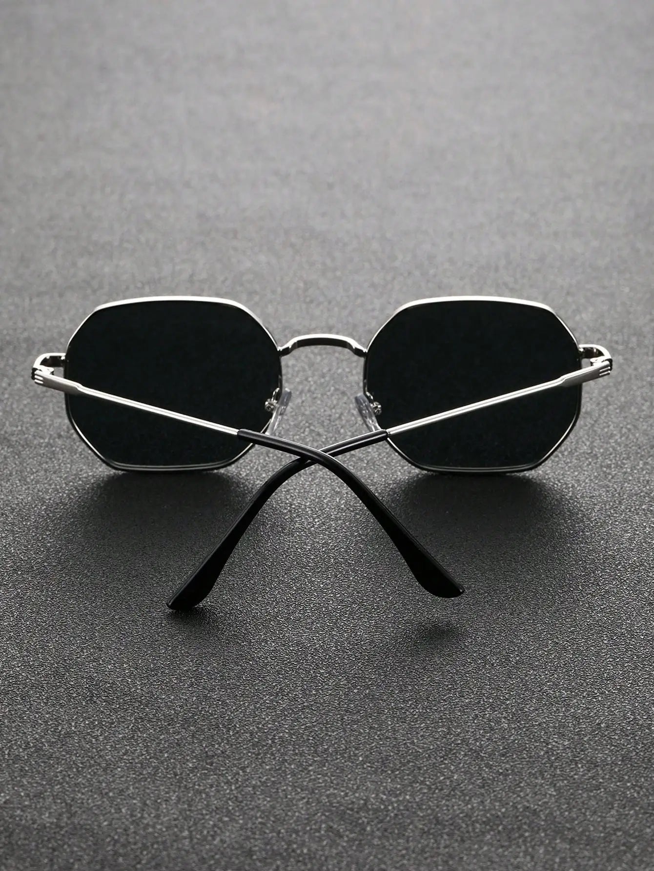 Unisex Geometriska Metallsinramade Glasögon - Trendiga Accessoarer för Utomhus, Resor och Dagligt Liv (1/2 Styck).