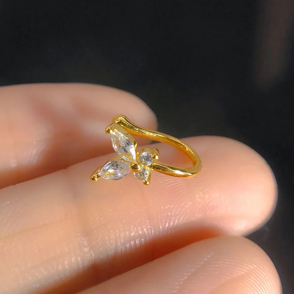 Falsk Piercing Clip Nässmycke - Trendigt Kroppssmycke för Kvinnor - 1 Styck Örclip med Hjärtan, Stjärnor, Blommor och Fjärilar