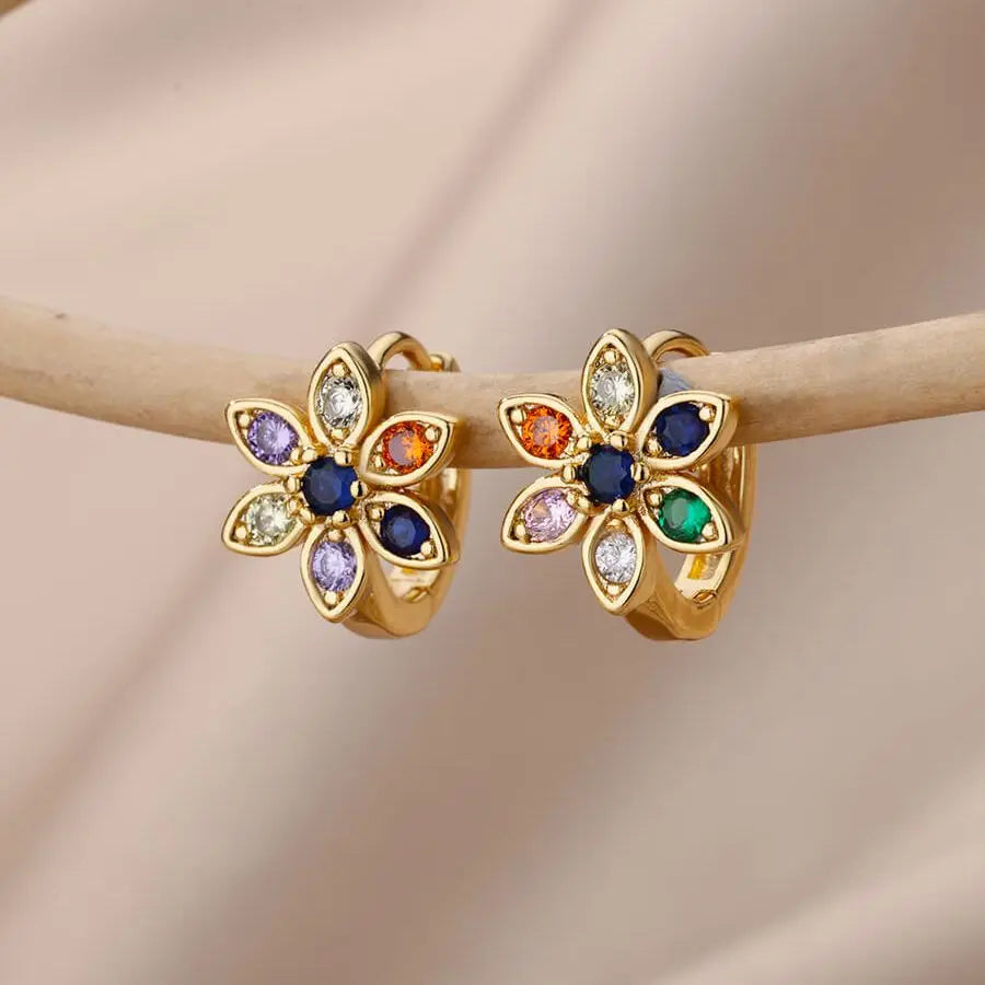 Glittrande Zircon Snöflingeörhängen i Guldton - Eleganta Blommiga Geometriska Hängande Örhängen i Rostfritt Stål för en Lyxig Bröllopslook