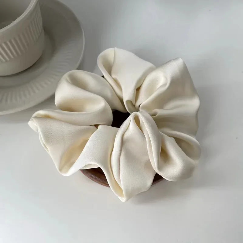Elegant Satin Scrunchie för Kvinnor - Koreansk Stil Hårband för Hästsvans - Lyxigt Håraccessoar i Silkessatin