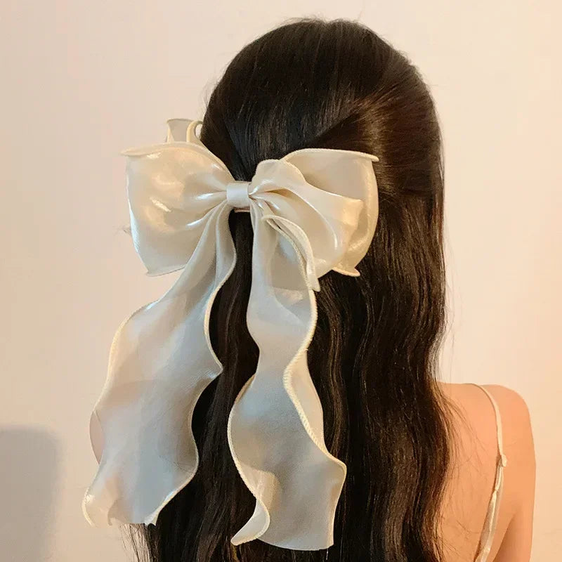 Söt Chiffon Båge Hårklämmor för Flickor - Blå Satin Bows med Glittrande Detaljer för Elegant Håraccessoar