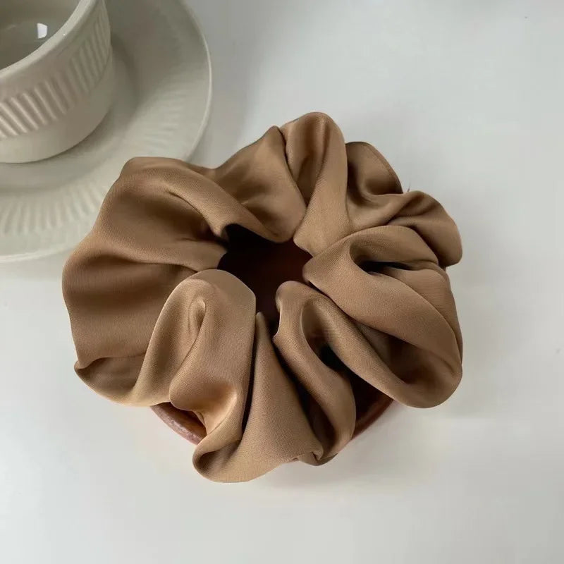 Elegant Satin Scrunchie för Kvinnor - Koreansk Stil Hårband för Hästsvans - Lyxigt Håraccessoar i Silkessatin