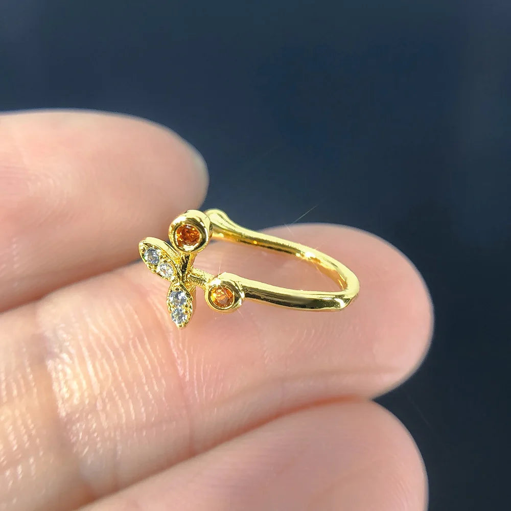 Falsk Piercing Clip Nässmycke - Trendigt Kroppssmycke för Kvinnor - 1 Styck Örclip med Hjärtan, Stjärnor, Blommor och Fjärilar