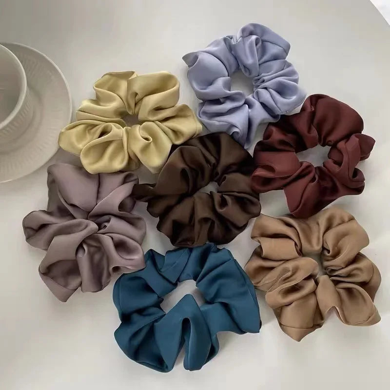 Elegant Satin Scrunchie för Kvinnor - Koreansk Stil Hårband för Hästsvans - Lyxigt Håraccessoar i Silkessatin