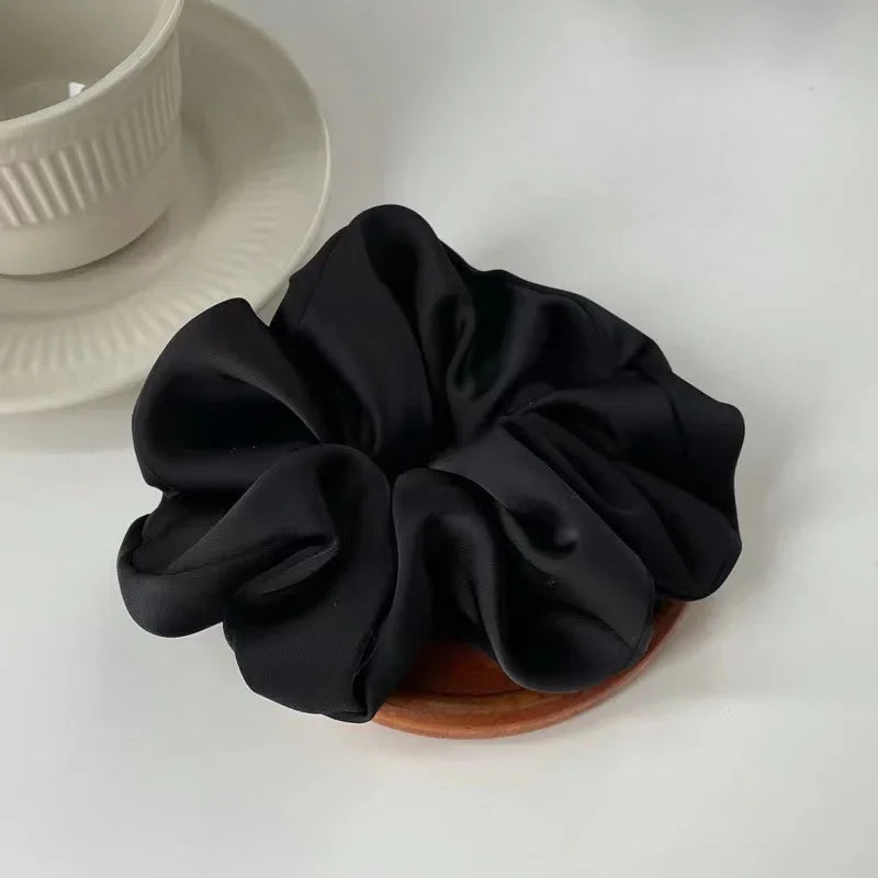 Elegant Satin Scrunchie för Kvinnor - Koreansk Stil Hårband för Hästsvans - Lyxigt Håraccessoar i Silkessatin