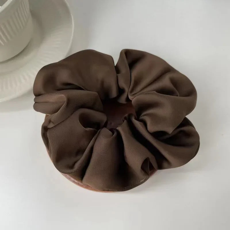 Elegant Satin Scrunchie för Kvinnor - Koreansk Stil Hårband för Hästsvans - Lyxigt Håraccessoar i Silkessatin