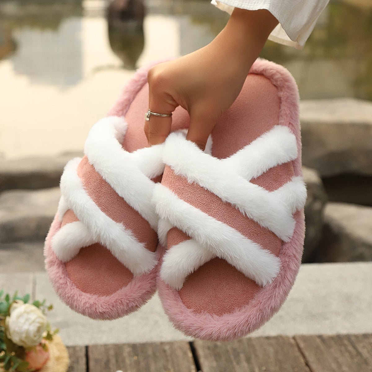 Fluffy Slippers Cross Strap Stitching Warm Casual Platform Slippers - Hamora