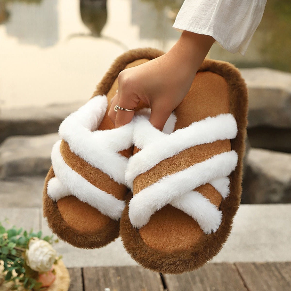 Fluffy Slippers Cross Strap Stitching Warm Casual Platform Slippers - Hamora