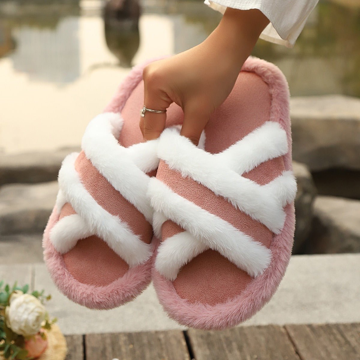 Fluffy Slippers Cross Strap Stitching Warm Casual Platform Slippers - Hamora