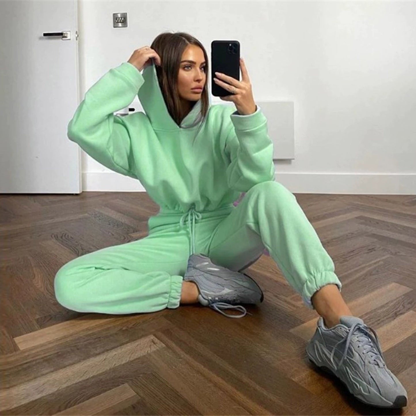 Stilren Tvådelad Sportdräkt för Kvinnor - Långärmad Casual Outfit med Skräddarsydd Midja