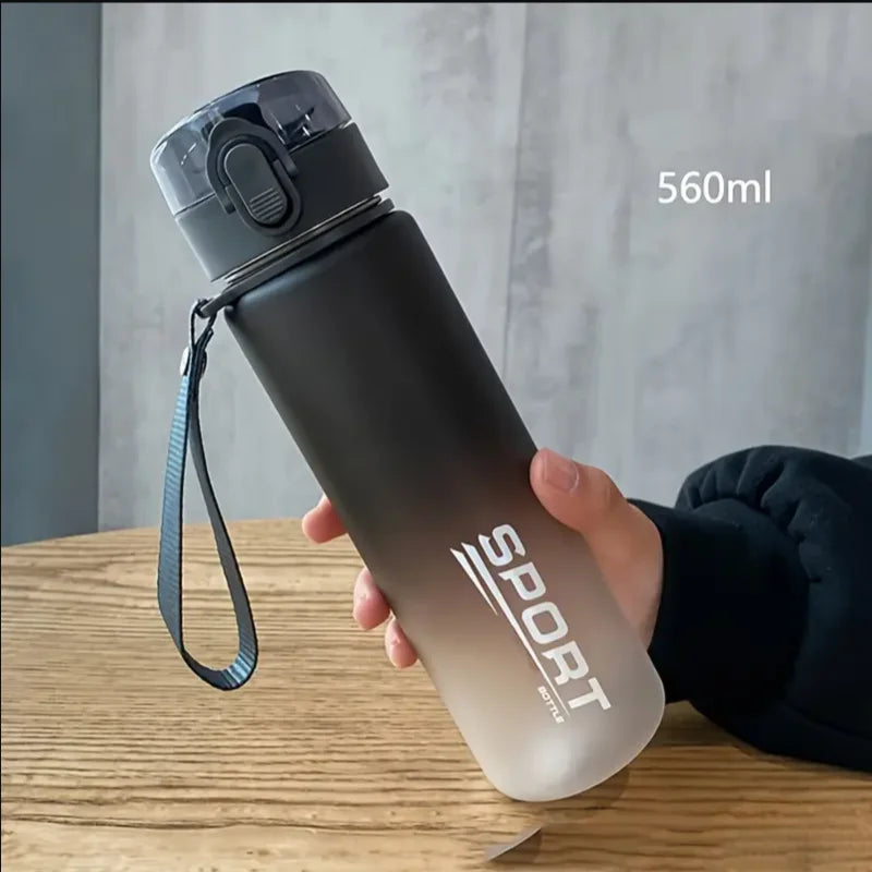 BPA-fri, Läckagesäker Sportvattenflaska - Högkvalitativ, Bärbar Flaska för Vandring och Utomhusaktiviteter. Mina Favoritdricksflaskor i 400ml och 560ml.
