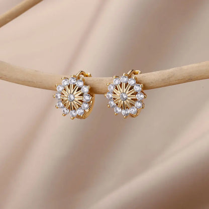 Glittrande Zircon Snöflingeörhängen i Guldton - Eleganta Blommiga Geometriska Hängande Örhängen i Rostfritt Stål för en Lyxig Bröllopslook