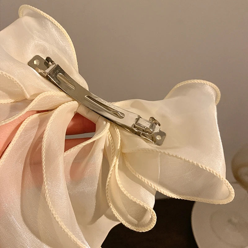 Söt Chiffon Båge Hårklämmor för Flickor - Blå Satin Bows med Glittrande Detaljer för Elegant Håraccessoar