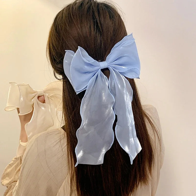 Söt Chiffon Båge Hårklämmor för Flickor - Blå Satin Bows med Glittrande Detaljer för Elegant Håraccessoar