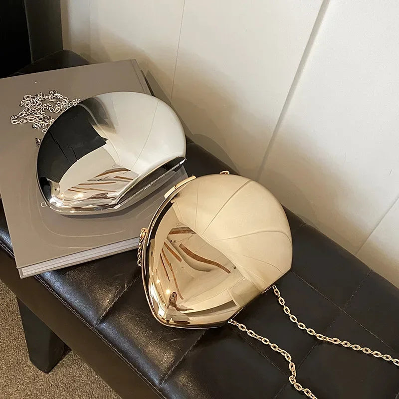 Chic Acrylic Shell Bag
✨ Modern design for special evenings
- Shiny and sleek in gold and silver
- Perfect for parties and events
- Lightweight with a durable shoulder strap
📦 Buy now a