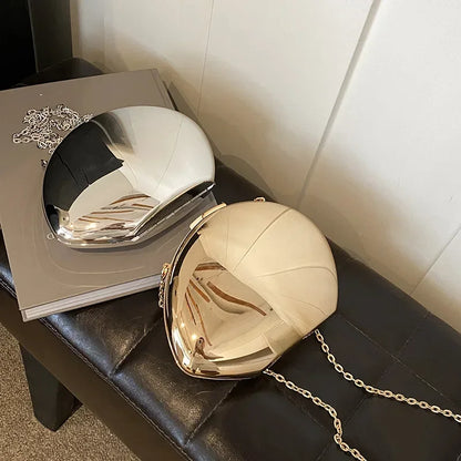 Chic Acrylic Shell Bag
✨ Modern design for special evenings
- Shiny and sleek in gold and silver
- Perfect for parties and events
- Lightweight with a durable shoulder strap
📦 Buy now a