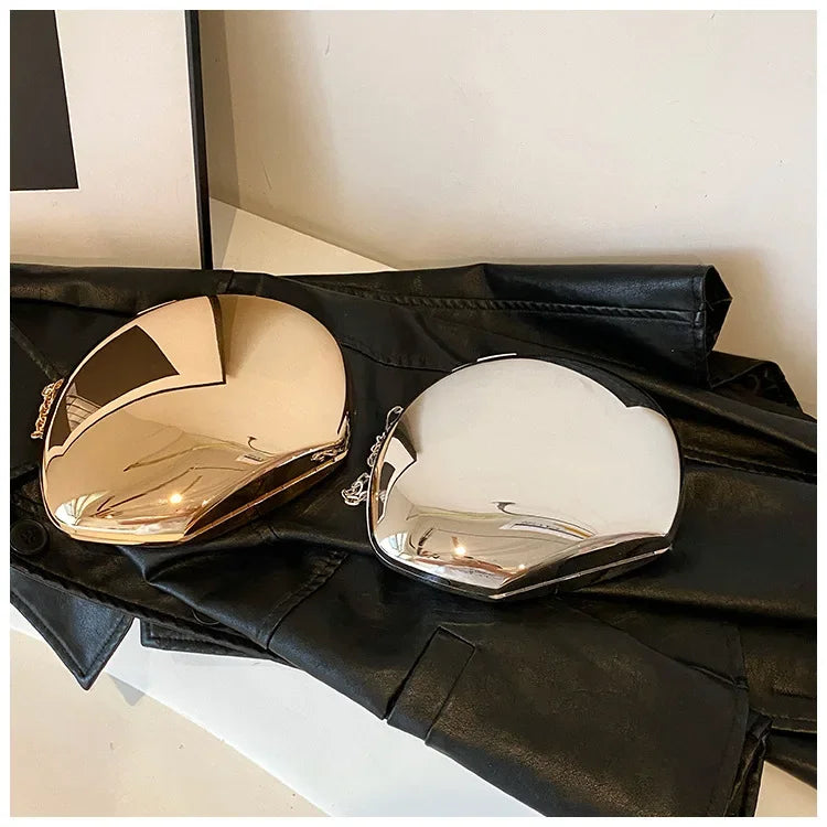 Chic Acrylic Shell Bag
✨ Modern design for special evenings
- Shiny and sleek in gold and silver
- Perfect for parties and events
- Lightweight with a durable shoulder strap
📦 Buy now a