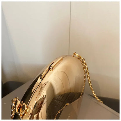 Chic Acrylic Shell Bag
✨ Modern design for special evenings
- Shiny and sleek in gold and silver
- Perfect for parties and events
- Lightweight with a durable shoulder strap
📦 Buy now a
