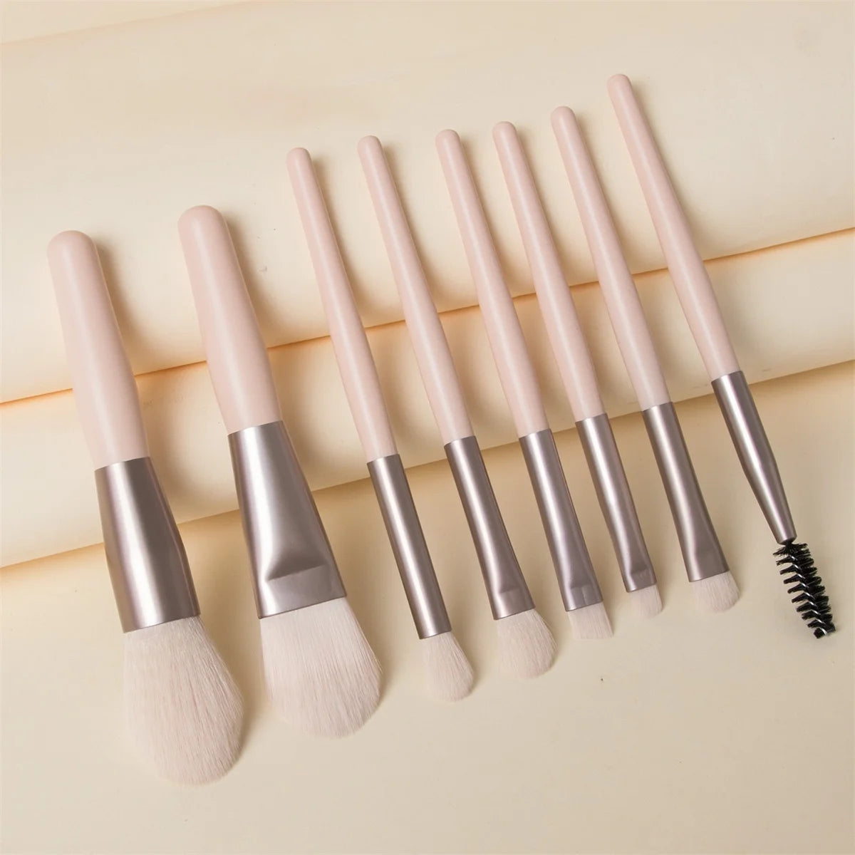 8-delars Mjuk och Lätt Makeupborstsset - Perfekta Verktyg för Foundation, Rouge, Puder och Ögonskugga - Kabuki och Blandning