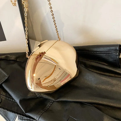 Chic Acrylic Shell Bag
✨ Modern design for special evenings
- Shiny and sleek in gold and silver
- Perfect for parties and events
- Lightweight with a durable shoulder strap
📦 Buy now a