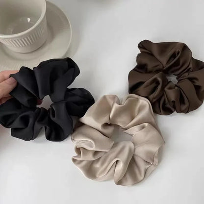 Elegant Satin Scrunchie för Kvinnor - Koreansk Stil Hårband för Hästsvans - Lyxigt Håraccessoar i Silkessatin