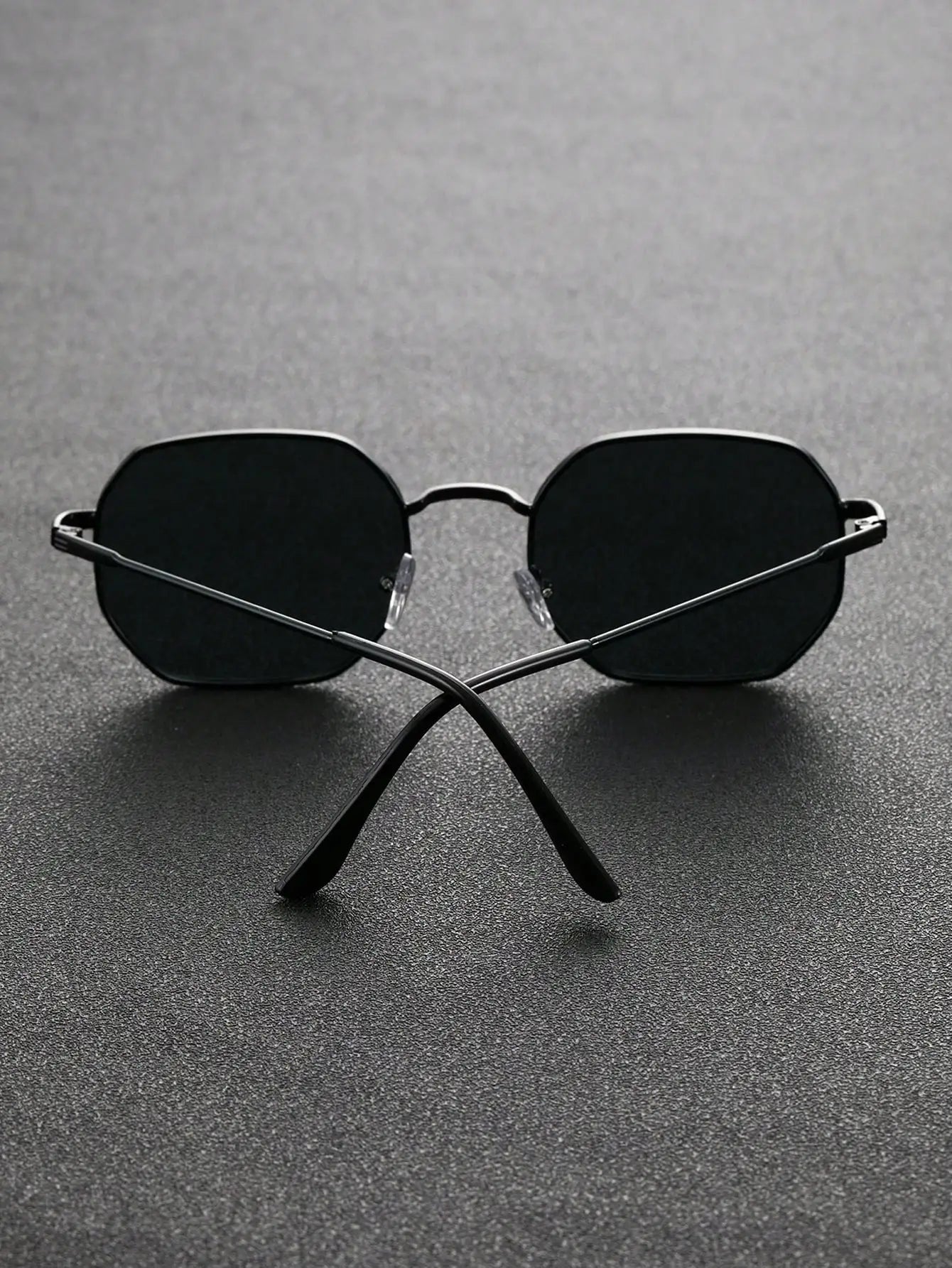 Unisex Geometriska Metallsinramade Glasögon - Trendiga Accessoarer för Utomhus, Resor och Dagligt Liv (1/2 Styck).