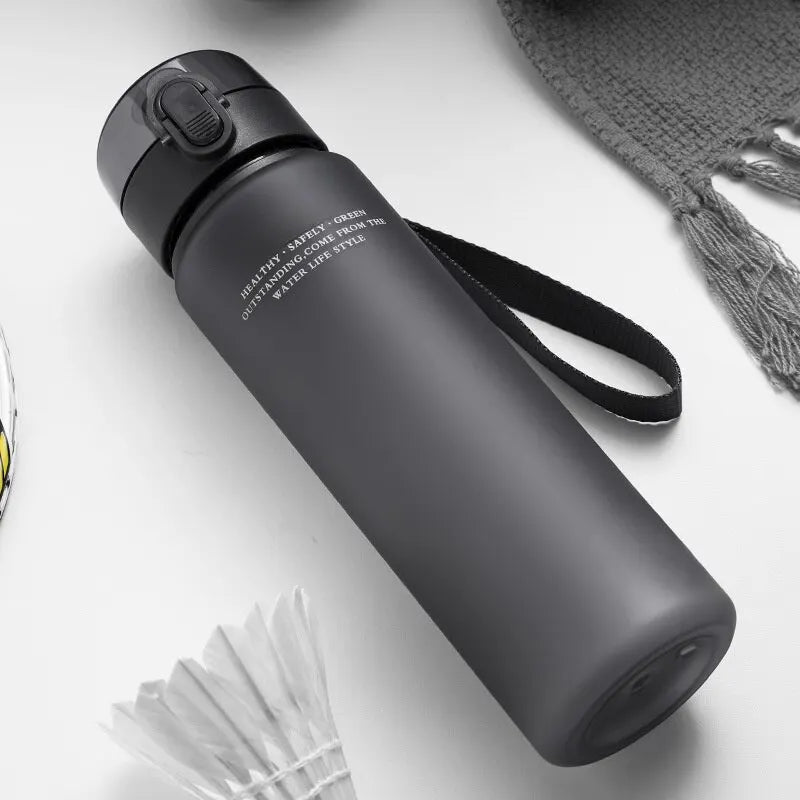 BPA-fri, Läckagesäker Sportvattenflaska - Högkvalitativ, Bärbar Flaska för Vandring och Utomhusaktiviteter. Mina Favoritdricksflaskor i 400ml och 560ml.