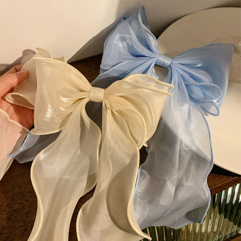 Söt Chiffon Båge Hårklämmor för Flickor - Blå Satin Bows med Glittrande Detaljer för Elegant Håraccessoar
