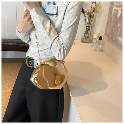 Chic Acrylic Shell Bag
✨ Modern design for special evenings
- Shiny and sleek in gold and silver
- Perfect for parties and events
- Lightweight with a durable shoulder strap
📦 Buy now a