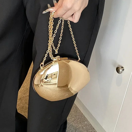 Chic Acrylic Shell Bag
✨ Modern design for special evenings
- Shiny and sleek in gold and silver
- Perfect for parties and events
- Lightweight with a durable shoulder strap
📦 Buy now a