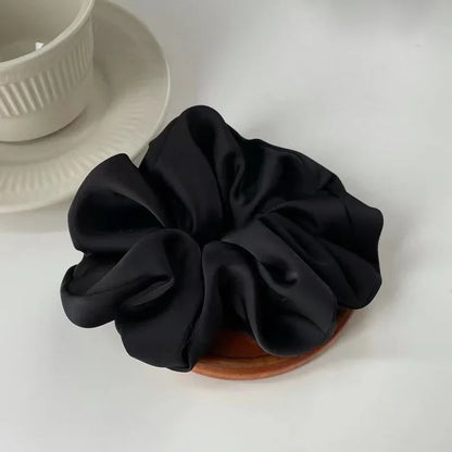 Elegant Satin Scrunchie för Kvinnor - Koreansk Stil Hårband för Hästsvans - Lyxigt Håraccessoar i Silkessatin