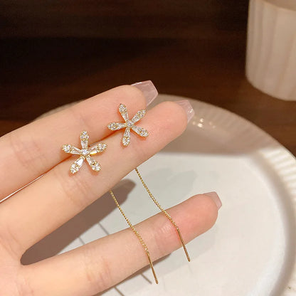 Elegant S925 Silver Örhängen med Mikronålad Zirkon i Blomdesign - Exklusiva Hängande Smycken för En Lyxig Känsla