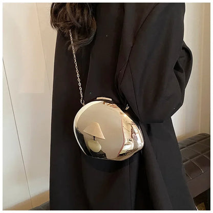 Chic Acrylic Shell Bag
✨ Modern design for special evenings
- Shiny and sleek in gold and silver
- Perfect for parties and events
- Lightweight with a durable shoulder strap
📦 Buy now a