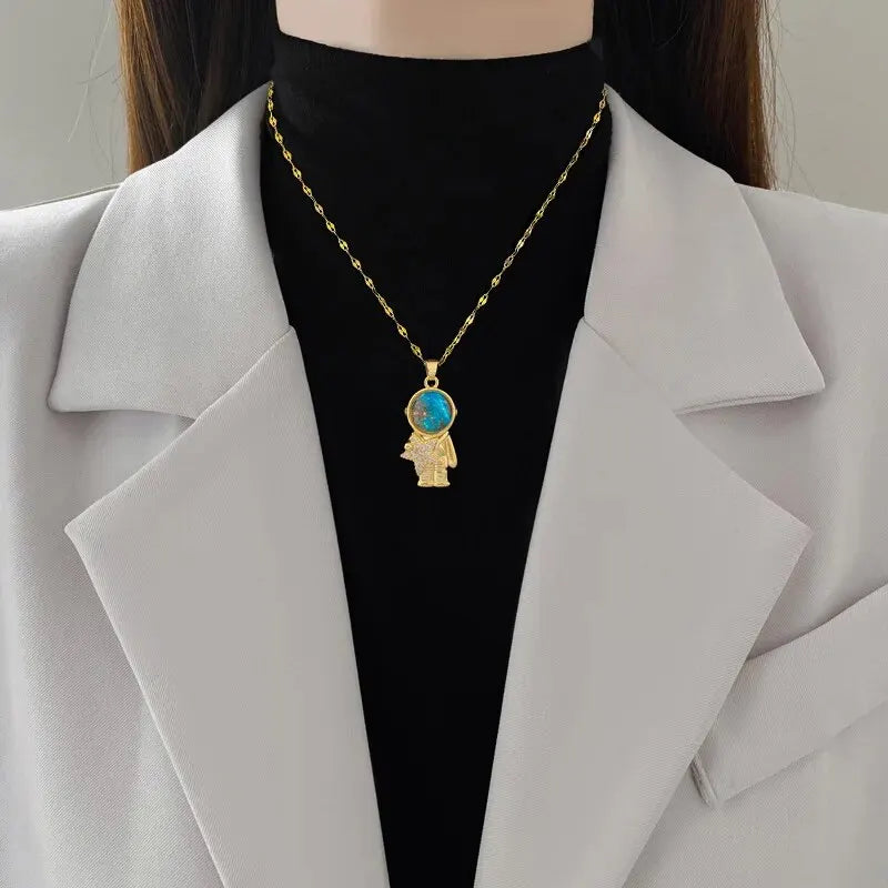 Lätt Lyxig Titanium Stål Stjärnserie Halsband för Kvinnor - Guldfärgad Planet, Måne och Astronaut Pärl-Halsband. Perfekta Smycken för Gåvor!
