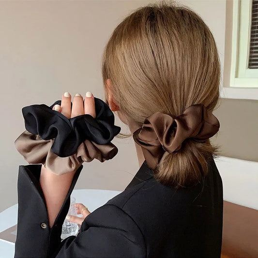 Elegant Satin Scrunchie för Kvinnor - Koreansk Stil Hårband för Hästsvans - Lyxigt Håraccessoar i Silkessatin