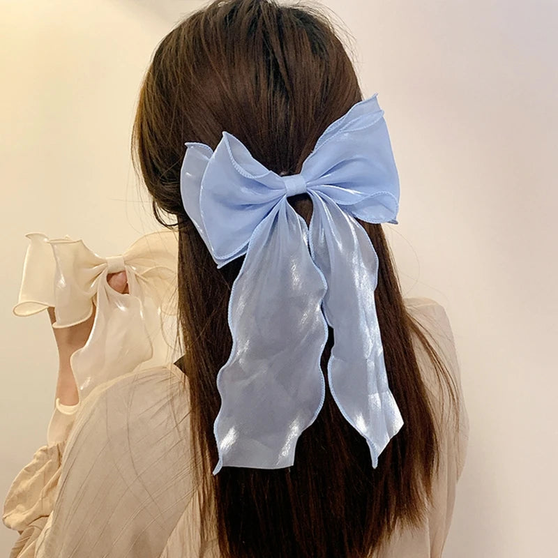 Söt Chiffon Båge Hårklämmor för Flickor - Blå Satin Bows med Glittrande Detaljer för Elegant Håraccessoar