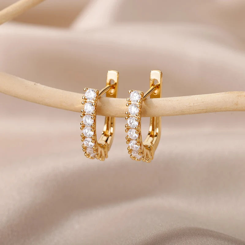 Söta Zirconia Hängande Örhängen för Kvinnor och Flickor - Elegant Hoop i Rostfritt Stål med Guldton för Bröllop och Fester 2025