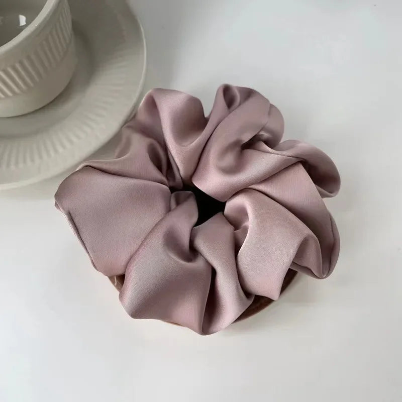 Elegant Satin Scrunchie för Kvinnor - Koreansk Stil Hårband för Hästsvans - Lyxigt Håraccessoar i Silkessatin