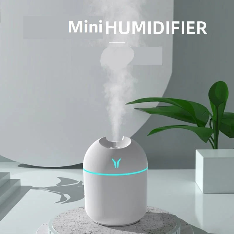 250ML Ultrasonisk Mini Luftfuktare & Aromadiffuser - Tyst Mistmaskin med LED Färgljus för Hem och Bil