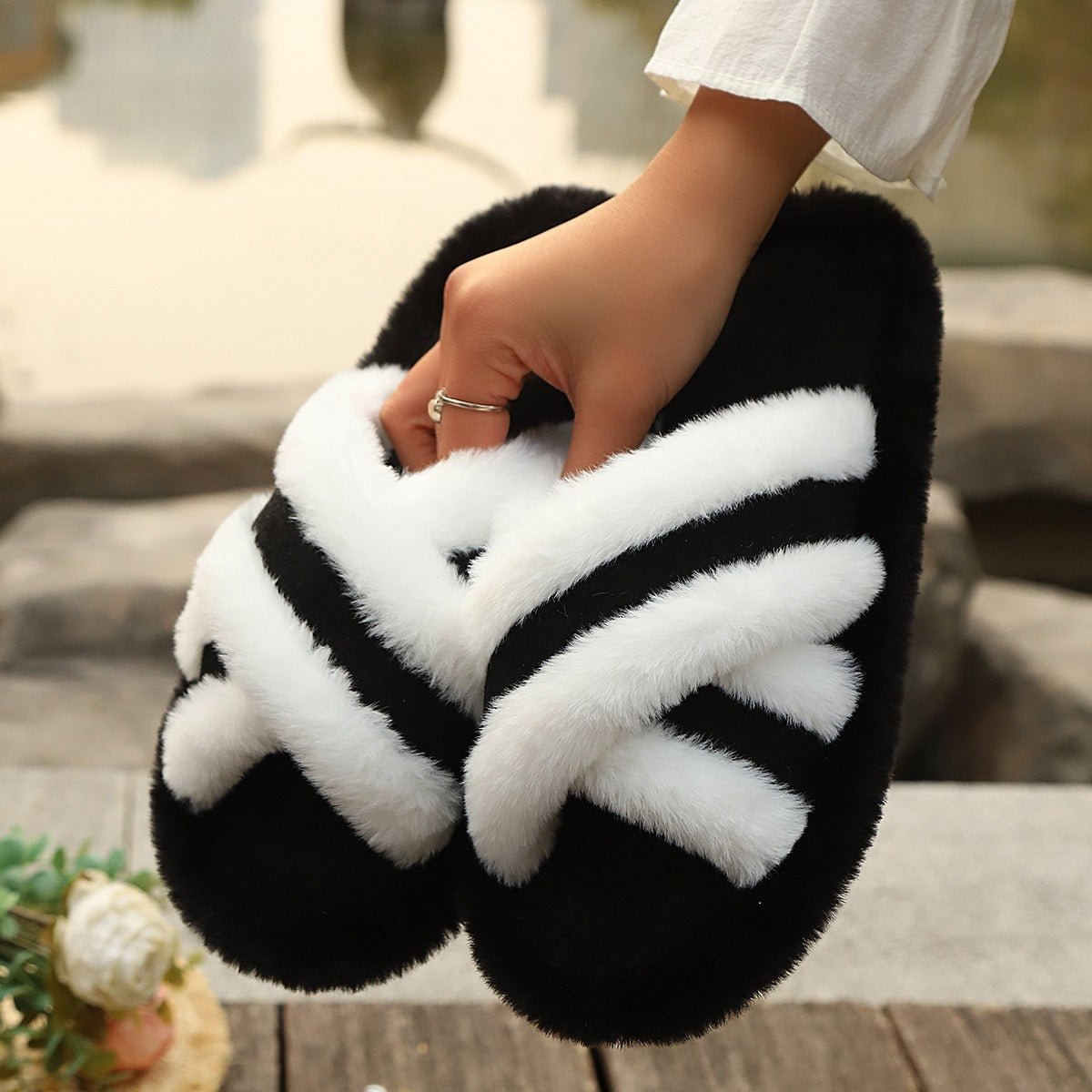 Fluffy Slippers Cross Strap Stitching Warm Casual Platform Slippers - Hamora