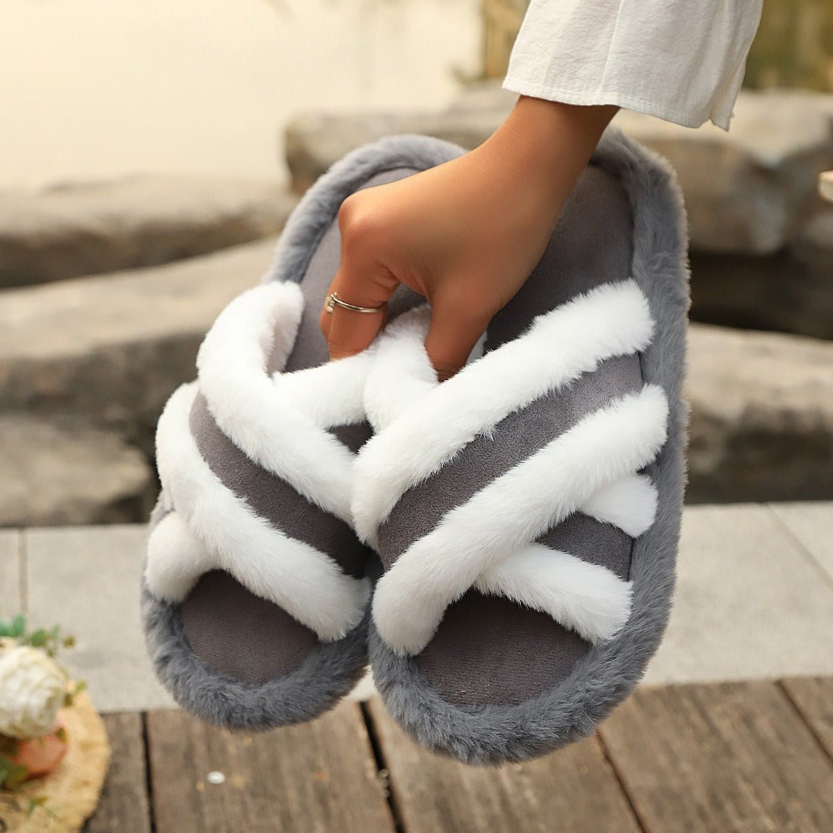 Fluffy Slippers Cross Strap Stitching Warm Casual Platform Slippers - Hamora